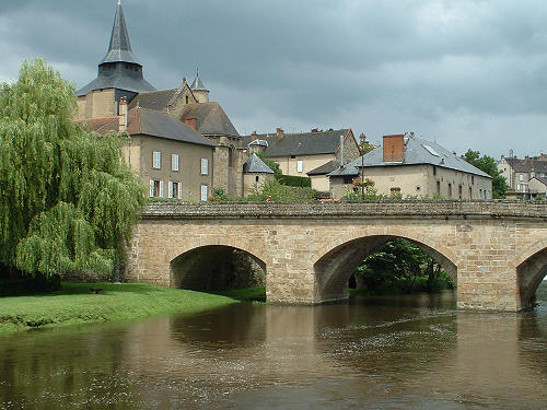 La Celle Dunoise church and river